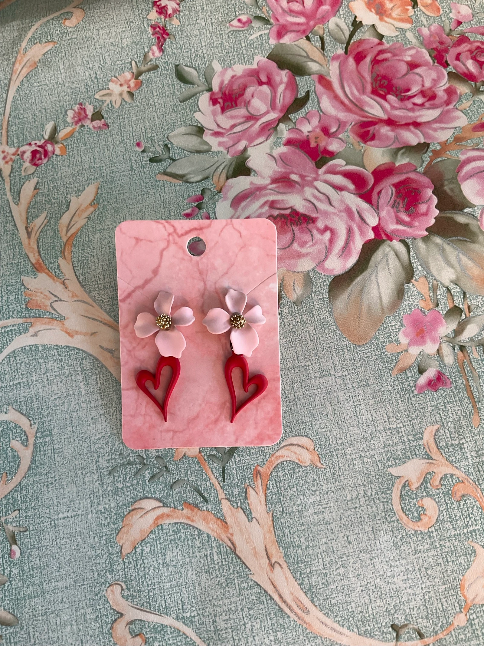 Pendientes flor y corazón  – photo 5